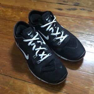 Nike Free Tri Fit 4 in Black/White